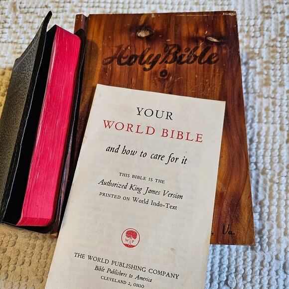 World Publishing Bible in Cedar Wooden Box - Chesapeake Bay Virginia KJV - Picture 8 of 11
